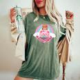 メルちゃん くまさんカーでlet's Go Drive 〜Under The Rainbow〜【片面プリント】 レディースオーバーサイズコンフォートTシャツ Moss