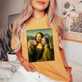 女の子の真珠のイヤリングを持つモナリザの自撮り面白いアート レディースオーバーサイズコンフォートTシャツ Mustard