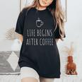 Life Begins After Coffeeコーヒーの後に人生が始まる 遅起き族はナマケモノが好き コーヒー レディースオーバーサイズコンフォートTシャツ Black