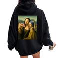 女の子の真珠のイヤリングを持つモナリザの自撮り面白いアート レディース オーバーサイズ パーカー バックプリント Black