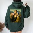 女の子の真珠のイヤリングを持つモナリザの自撮り面白いアート レディース オーバーサイズ パーカー バックプリント Navy Blue