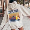 I Like Beer And Diving And Maybe 3 People 面白いギフト レディース オーバーサイズ パーカー バックプリント Sand