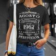 64 Cumpleaños Nacido En Agosto De 1962Intage 64 Años Cuello Camiseta unisex Regalos para ella