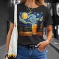 Cerveza De Noche Estrelladaurrealista Camiseta unisex Regalos para ella