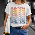 Hamilton City Groovy Retro Camiseta unisex Regalos para ella
