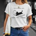 Life Is Better With Books Cats And Coffee Tシャツ 彼女への贈り物