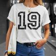 Numéro De Dossard 19Intage NoirBlanc No 19 T-Shirt Cadeaux pour elle