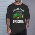 Estaré En Mi Oficina Tractor Agricultor Granjero Tractores Camiseta unisex Regalos para él