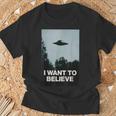 Alien Ufo Bekleidung I Want To Believe T-Shirt Geschenke für alte Männer