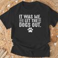 Dog Lover It Was Me I Let The Dogs Out Mom Dad Dog's Paw T-Shirt Gifts for Old Men