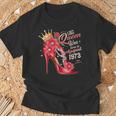 Esta Reina Nació En Agosto De 1973 Cumpleaños De Agosto Es Cuello Camiseta unisex Regalos para ancianos