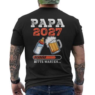 Papa 2027Chwangerschafterkünden Papa 2027 Loading T-Shirt mit Rückendruck - Geschenkecke